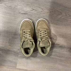 Nike Beige Sneakers